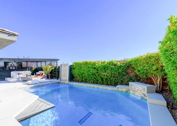Summerlin Luxury-Modern Home With Pool And Cabana!